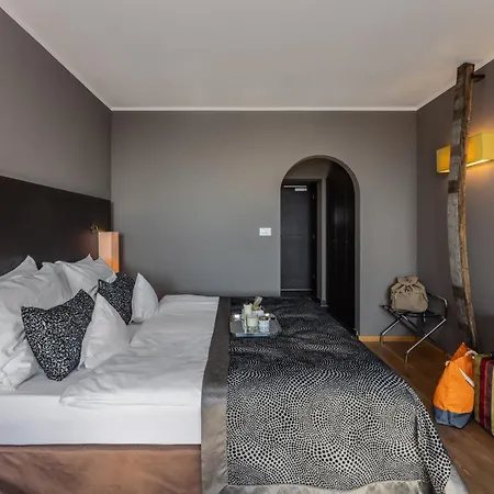 Hotel Der Weinmesser 4*